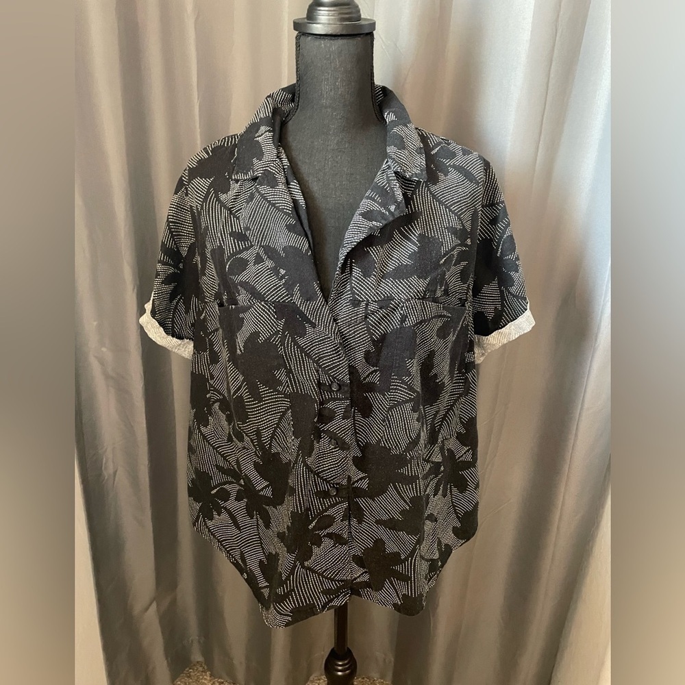 236. Universal Thread Button Down Blouse, Size XXL, EUC